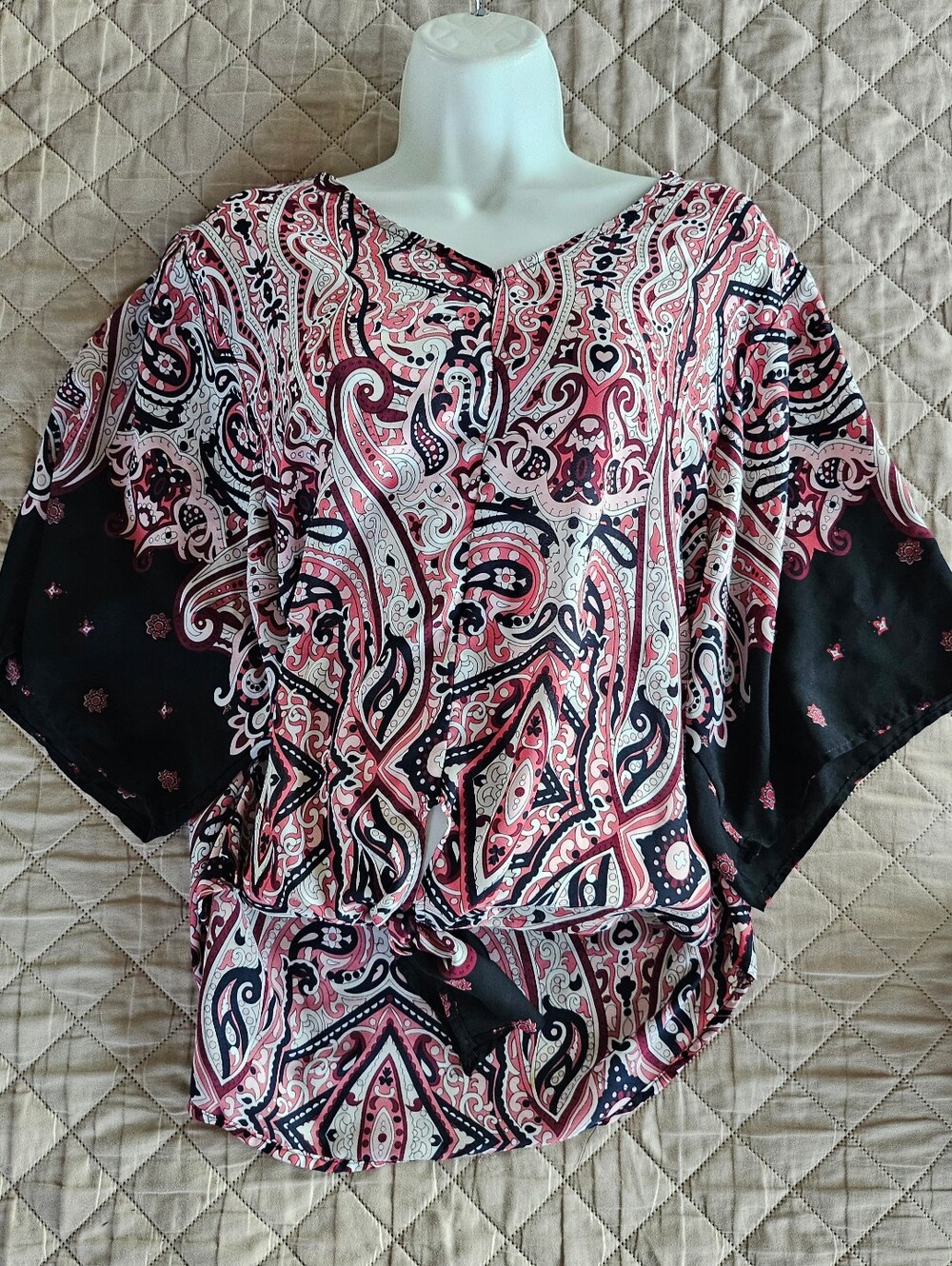 Women's size medium blouse,  unique blouse,  women, in great condition